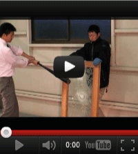 防犯フィルム 代表森下が20回のガラス叩き割りに挑戦!